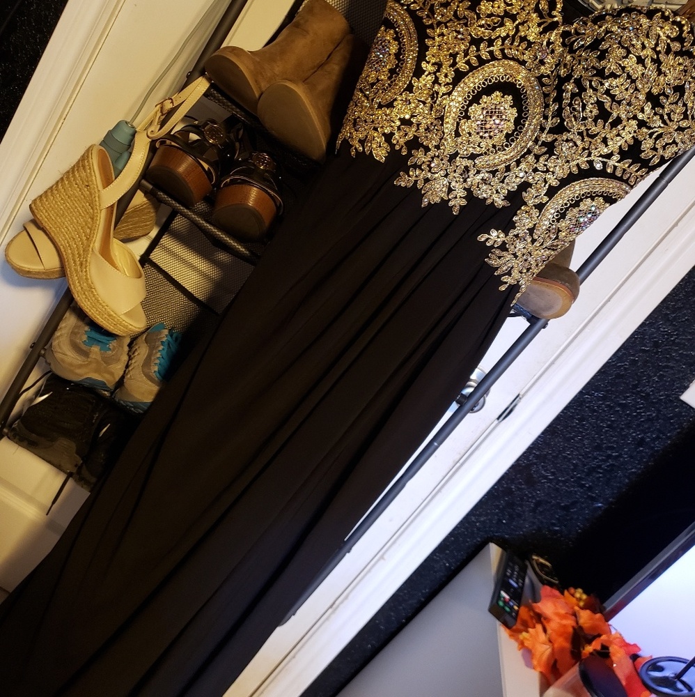 Dress - Picture 4 of 7